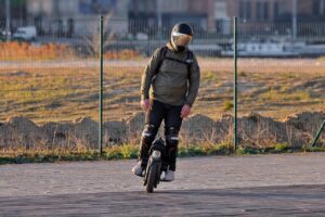 自己破産を回避するために個人再生を選択するメリットは？