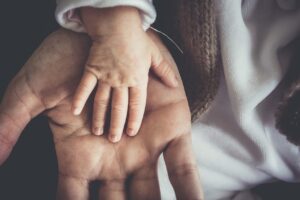 債務整理で保証人に連絡はいくつのタイミングで行うべき？