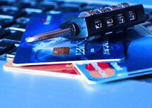 クレジットカードの返済遅れで一括請求が来た時の相談先は？